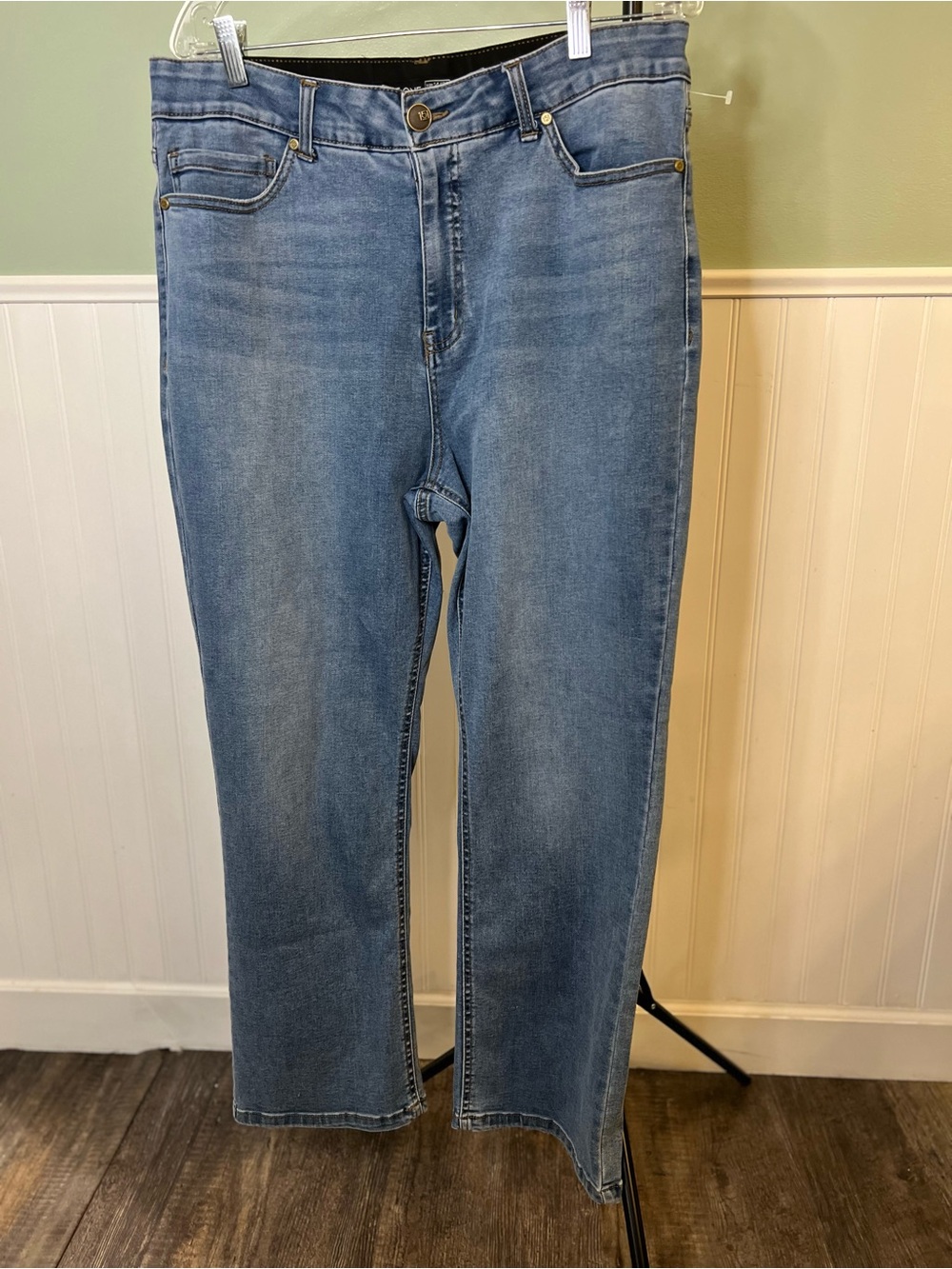 EUC- one 5 one Light Blue V Effect Stretch Jeans. Size 14/32